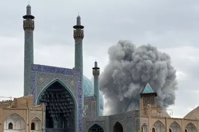  افزایش ۲ سانتی‌متری انحراف در مهم‌ترین ستون مسجد جامع عباسی بعد از بمباران اصفهان