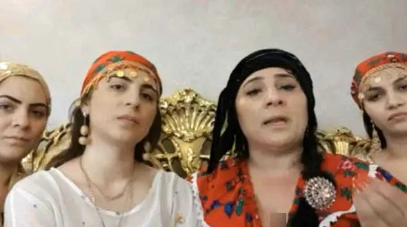 فال‌گیرهای زن برای راه یافتن نمایندگان درستکار به پارلمان اروپا جادو می کنند ! + عکس های دیدنی