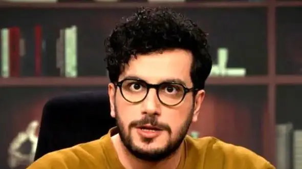 فیلم/ خنده با امیرحسین قیاسی: خانمه آرایش میکنه باهاش درس مثلا زندگی میده، با من آماده شید امروز می‌خواهیم بریم خونه مادرشوهرم