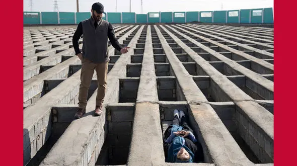 پژمان بازغی و دیبا زاهدی در میان گورها+عکس 