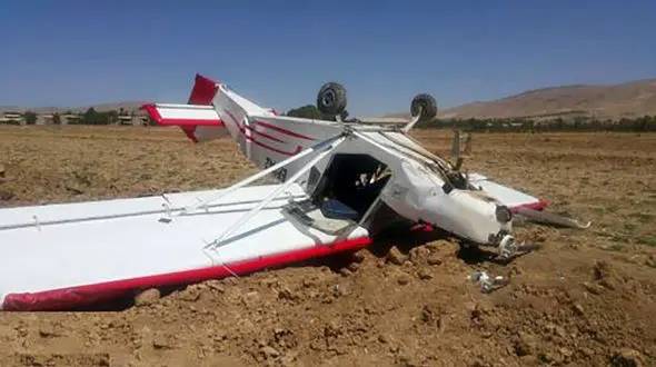 سقوط هواپیمای فوق سبک در مرودشت+عکس محل حادثه