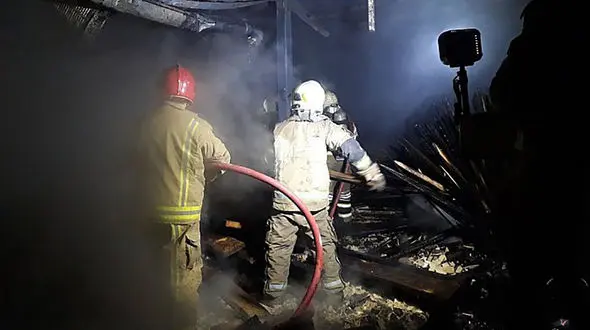 آتش سوزی کارگاه تولید مبلمان در خیابان عرفان