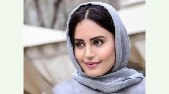 فخرفروشی الناز شاکردوست با ماشین فوق میلیاردی اش / همه حیرت زده شدند !