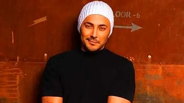 فیلم آواز باشکوه ناصر زینعلی /  آهنگ اینکه چشماتو ببندی رو همه وظیفته /دنیا قشنگ‌تر میشه وقتی اینو گوش بدی