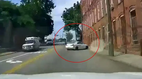 سرعت غیر مجاز و واژگونی خودروی سواری