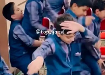 حرکت بامزه یک پسر بچه در جشن پایان تحصیل مدرسه