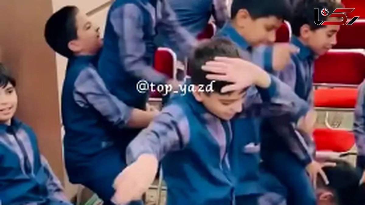 حرکت بامزه یک پسر بچه در جشن پایان تحصیل مدرسه