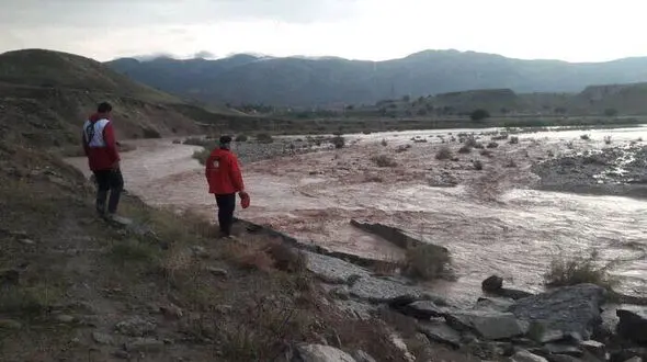 نجات جان 6 خانواده عشایر گرفتار در سیلاب کرمانشاه