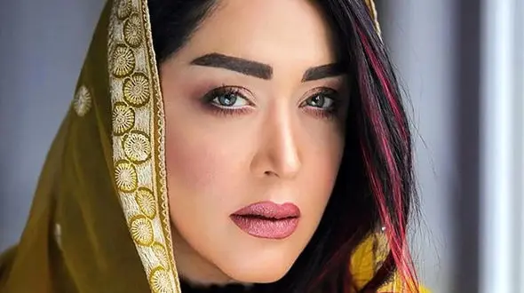 عکس باورنکردنی از خانم بازیگر گاندو ! /  سارا منجزی پور کیست ؟!