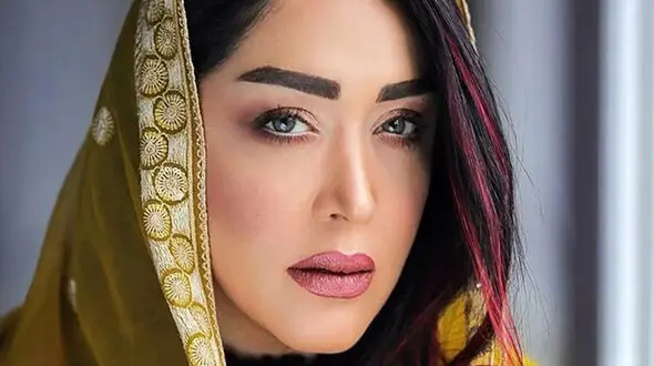 عکس باورنکردنی از خانم بازیگر گاندو ! /  سارا منجزی پور کیست ؟!