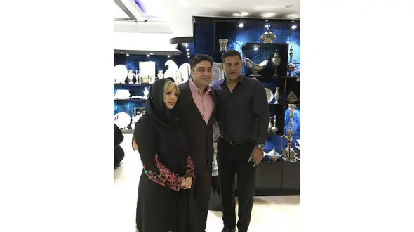 تصویر دیده نشده از نیوشا ضیغمی و همسرش کنار آقای گل جهان +عکس 