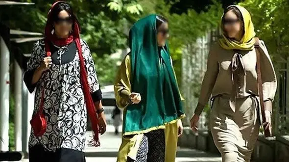 نگرانی از افزایش بی حجابی ها در ایران ! / هیچ وقت گشت ارشاد نداشتیم ! / من طلبه هیچگاه کوتاه نمی آیم !