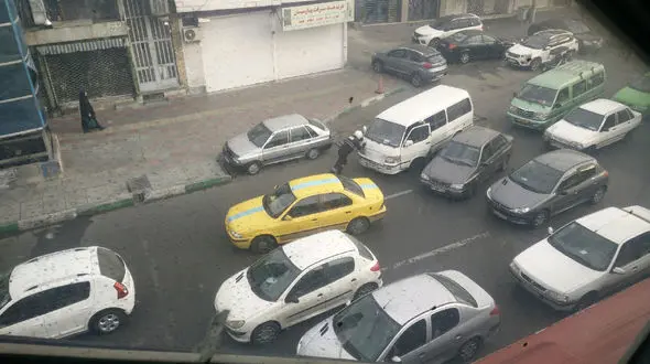 اقدام قابل ستایش مامور پلیس در بزرگراه رسالت تهران + عکس
