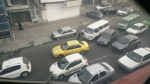 اقدام قابل ستایش مامور پلیس در بزرگراه رسالت تهران + عکس