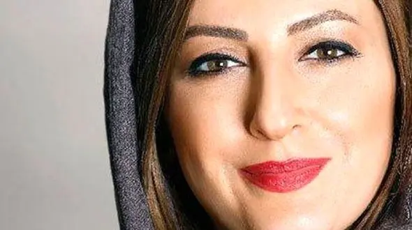 عکس/ نگاهی به خانه و زندگی اصیل ایرانی شقایق دهقان / با ساعت دیواری نوستالژی که آدم رو به دهه شصت میبره