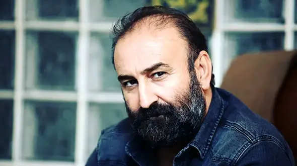 آقای بازیگر در بین دانشجویان دختر علوم پزشکی !  + غوغای عکس مهران احمدی !