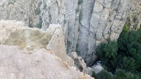 آشنایی با قلعه ملک بهمن در قلب مازندران + فیلم