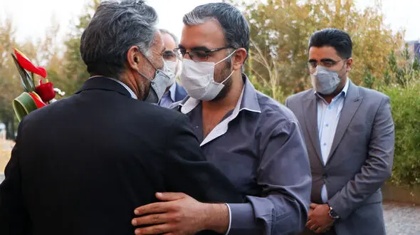دلجویی مالک هتل چمران شیراز از کارگر + عکس ها