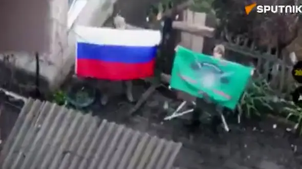 فیلم اهتزاز پرچم روسیه در روستای روونو اوکراین