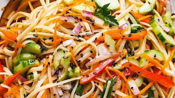 از سالاد نودل تا بستنی خانگی توت فرنگی و تمشک