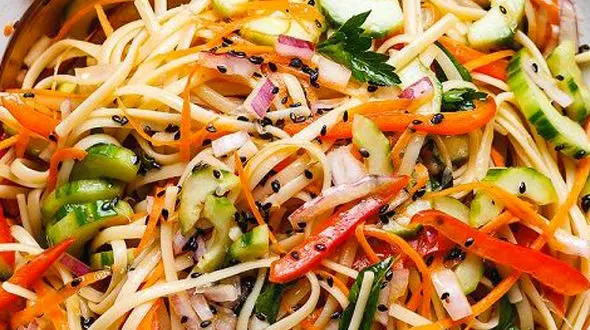 از سالاد نودل تا بستنی خانگی توت فرنگی و تمشک