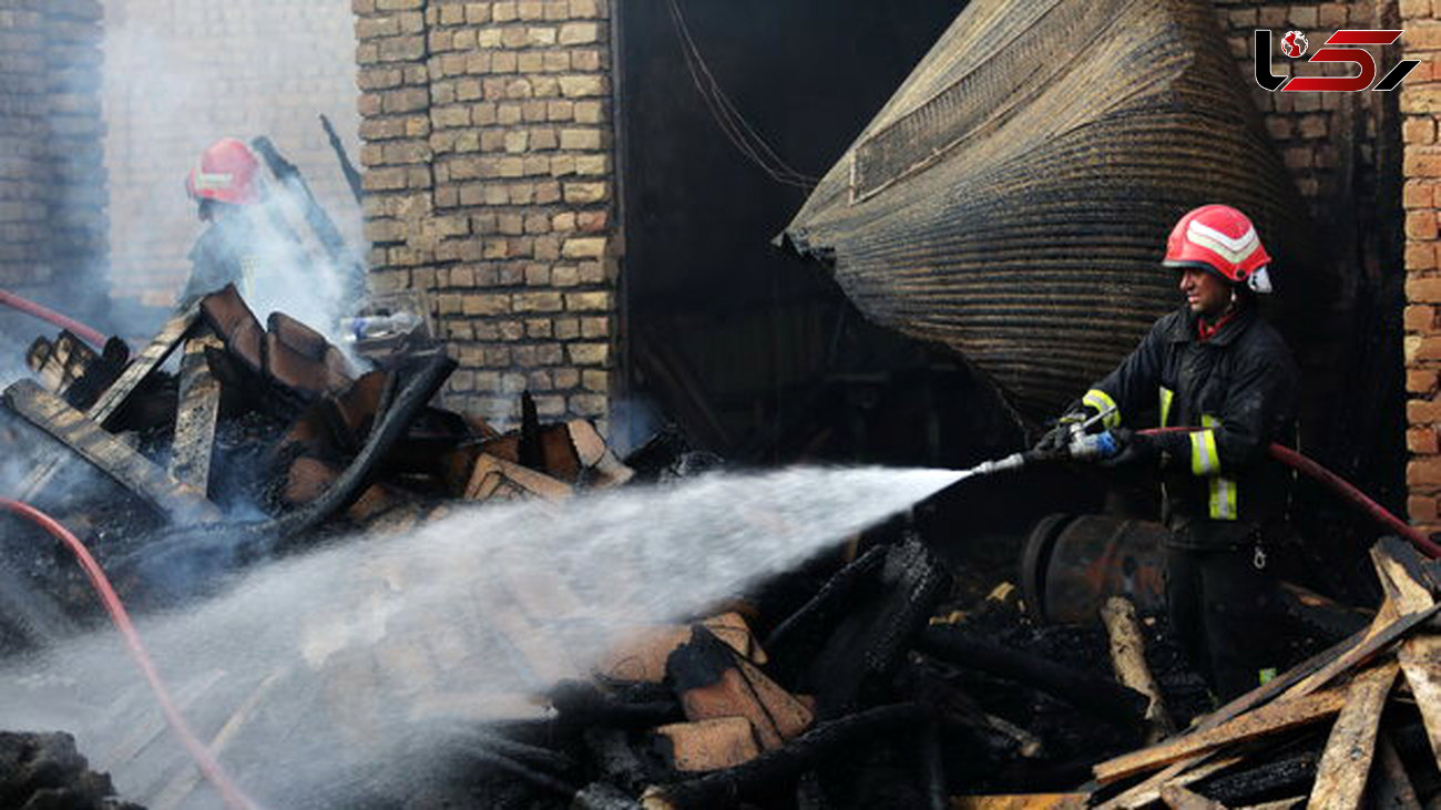  کارگاه تولید چوب در قزوین در آتش سوخت + عکس