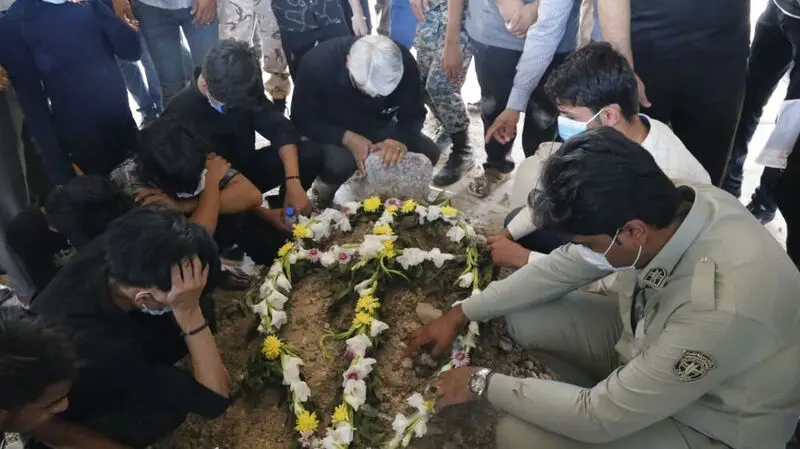 مراسم تشییع محیط‌بان شهید هرمزگانی در بندرلنگه