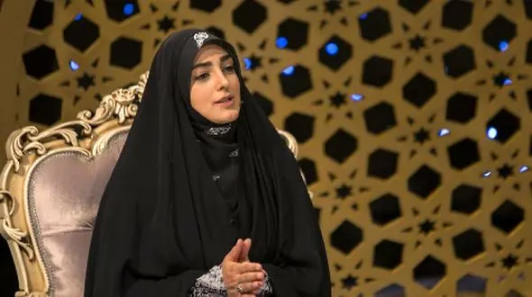 رونمایی ستاره سادات قطبی از مانتوی جدیدش/خانم مجری کلکسیونی از مانتو و روسری داره