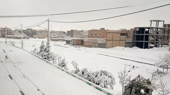 ببینید / اولین تصاویر از بارش شدید برف در اراک + فیلم