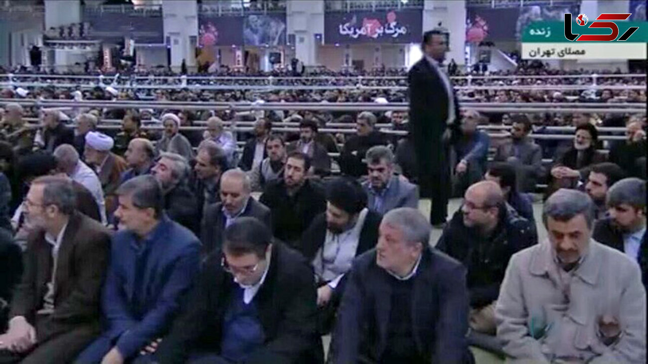 احمدی‌نژاد کنار فرزند آیت‌الله هاشمی در صف اول نماز جمعه تهران+عکس