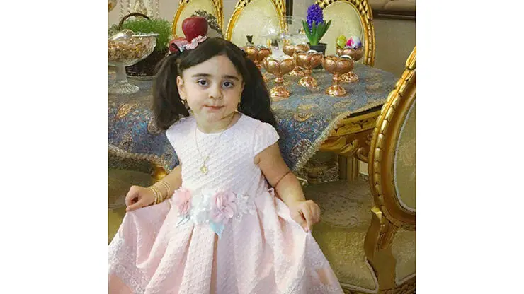 این مرد خبیث کیست؟ / ببینید چطور  دختر 4 ساله در بازار بلور فروش های تهران ربوده شد + فیلم
