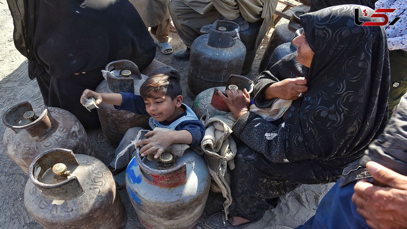 مسئولیت چند مرد بر دوش یک زن / این بانوی خوزستانی کپسول گاز 18 هزار نفر را تامین می کند + فیلم