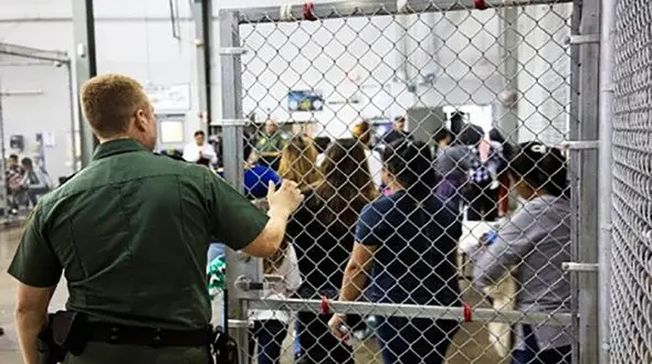 از سواستفاده شوم تا آزار و اذیت مهاجران در بازداشتگاه‎ ها + عکس 