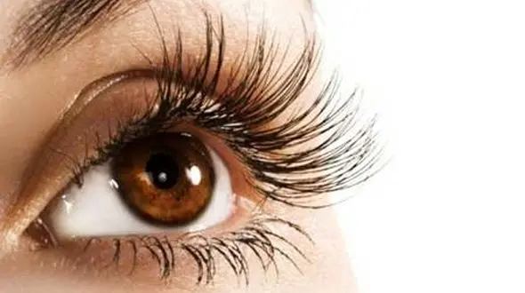 دلایل اصلی ریزش مژه