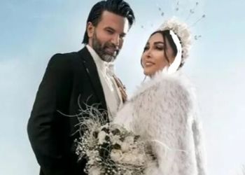 نگاهی به میز پذیرایی همسر علیرضا نیکبخت برای پنجمین سالگرد ازدواجشان+ عکس/ گُل آرایی خاص با انواع میوه و تنقلات خوشمزه و رنگارنگ