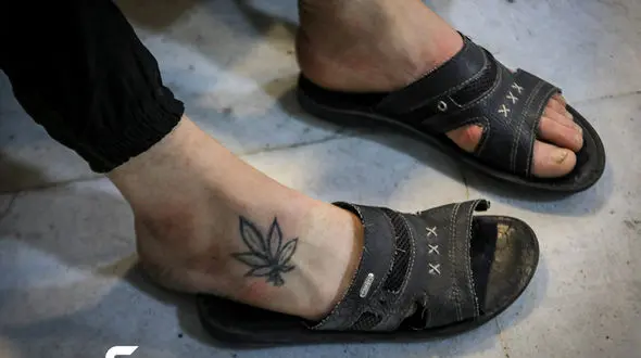 عکس تتوی ماری جوانا روی بدن مرد مخوف  / عکس های انتشار نیافته از تبهکاران تهرانی