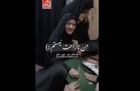 لحظه وداع مادر شهید با فرزندش همراه با لبخند و جمله خاص