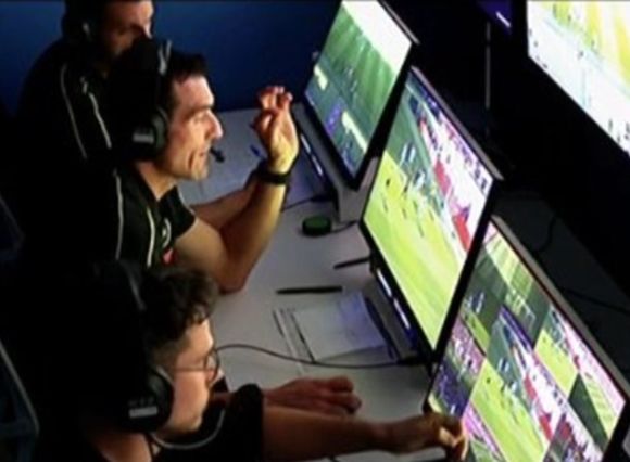 جنجال بعد از ال کلاسیکو : فیلم اظهار نظر عجیب داوران VAR روی گل فرمین