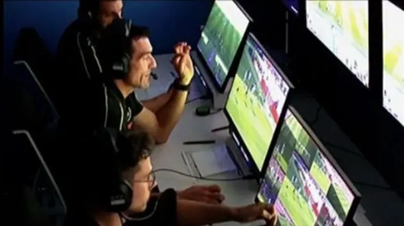 جنجال بعد از ال کلاسیکو : فیلم اظهار نظر عجیب داوران VAR روی گل فرمین
