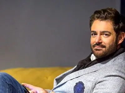 فیلم/ حرف های تکان دهنده محمدرضا گلزار: وضعیت مالی پدرم منفی شد.../ از صفر شروع کردیم.../ همه میگن رضا گلزار پولداره که داره آهنگ میخونه ولی...!