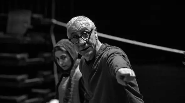 بازیگر معروف مرد روی صحنه تئاتر 