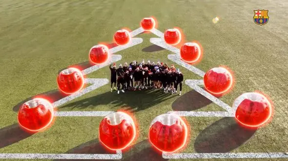 مسابقه جذاب فوتبال حبابی بارسایی ها به مناسبت کریسمس + فیلم