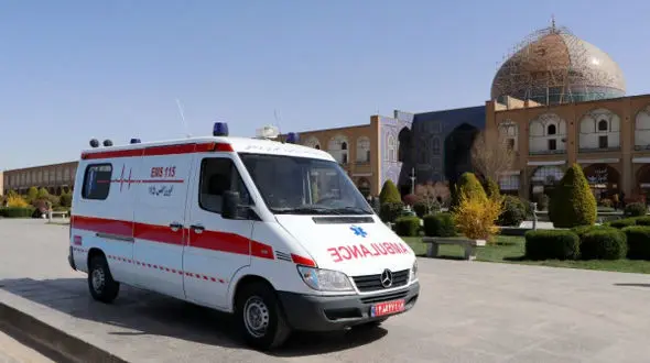 سقوط درخت روی خودروی اورژانس اجتماعی در گلستان + جزییات