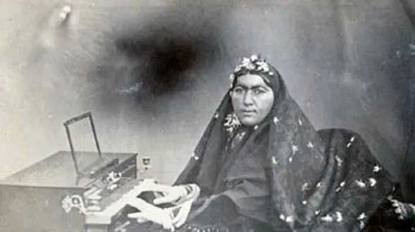 خاطرات ناصرالدین‌شاه: انیس‌الدوله بسیار جِر آمده بوده، کنیزهایش را زده بوده است