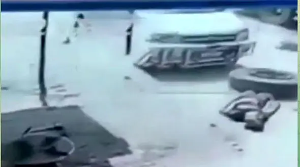 فیلم لحظه مرگ مرد آپاراتی با انفجار لاستیک !