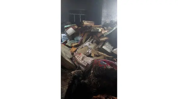 آتش سوزی کارگاه لحاف و تشک دوزی در آبادان + تصاویر