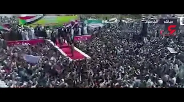 رقصیدن رئیس جمهور در جمع طرفدارانش+ فیلم 