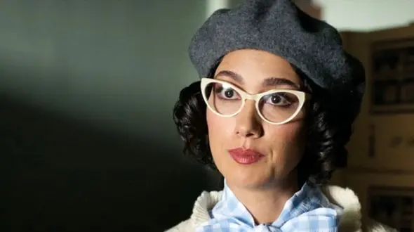 دنیز دانش، بازیگر جوان «تاسیان»، در حال گشت و گذار در اسپانیا / تصاویر دیدنی از  استایل او با شومیز شلوار و کلاه 