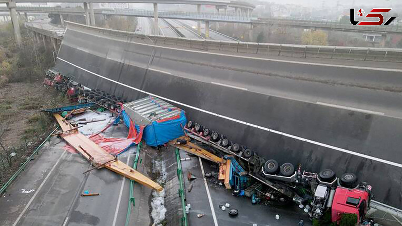 ببینید / فیلم سقوط 2 کامیون بر اثر ریزش پل در فیلیپین