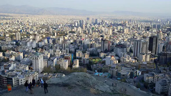 بیش از 50 درصد جامعه مشکل تامین مسکن دارند / ساخت مسکن کار حوزه های نظامی نیست !